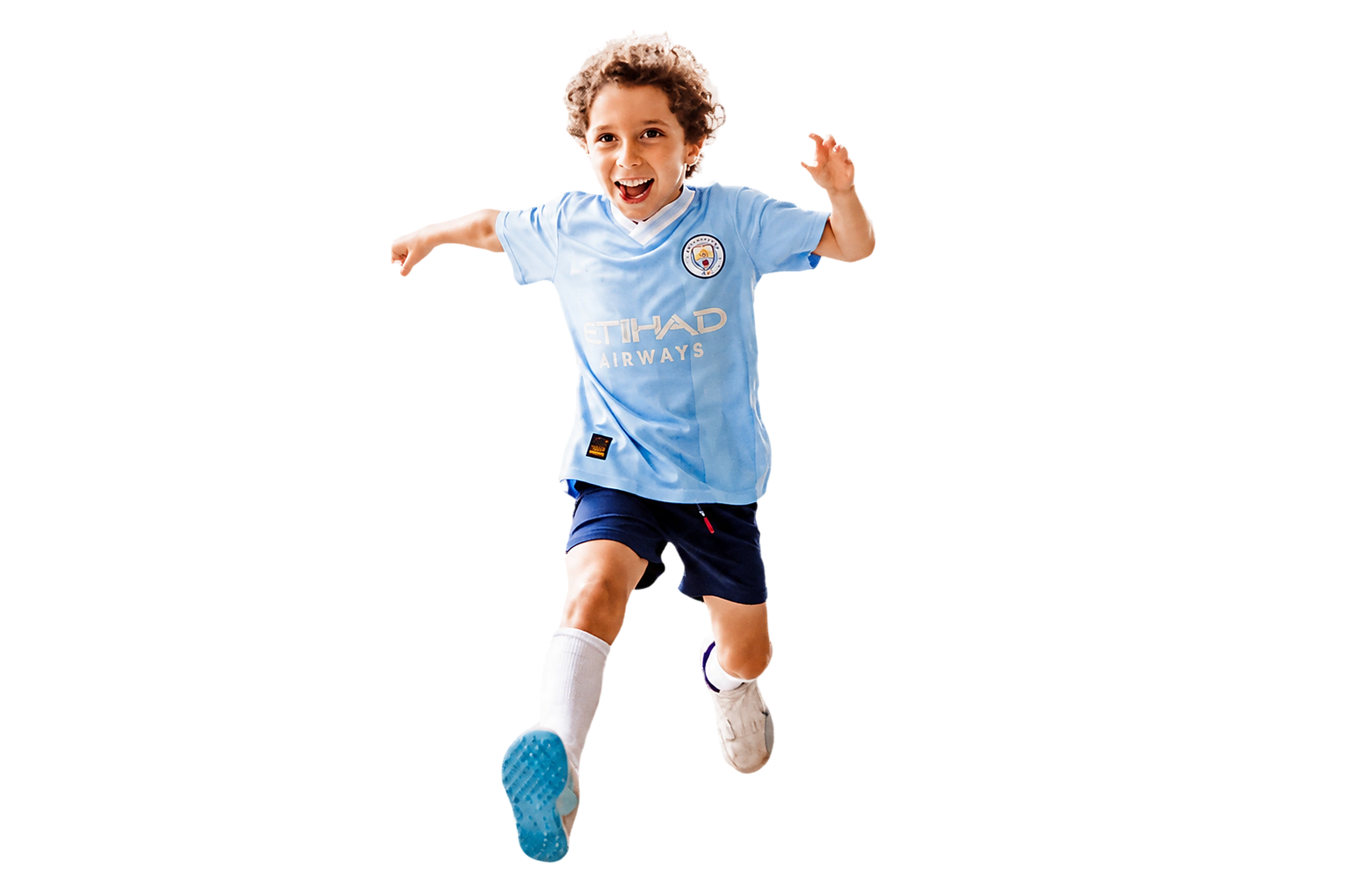 Menino saltando durante um evento infantil da Colors Lazer
